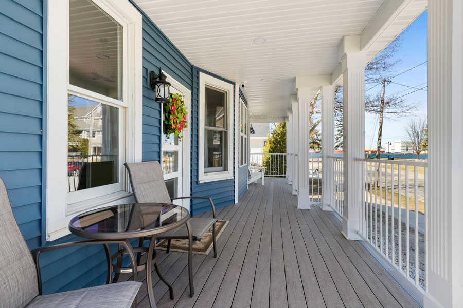 Sapphire Star vacation rental deck with chairs